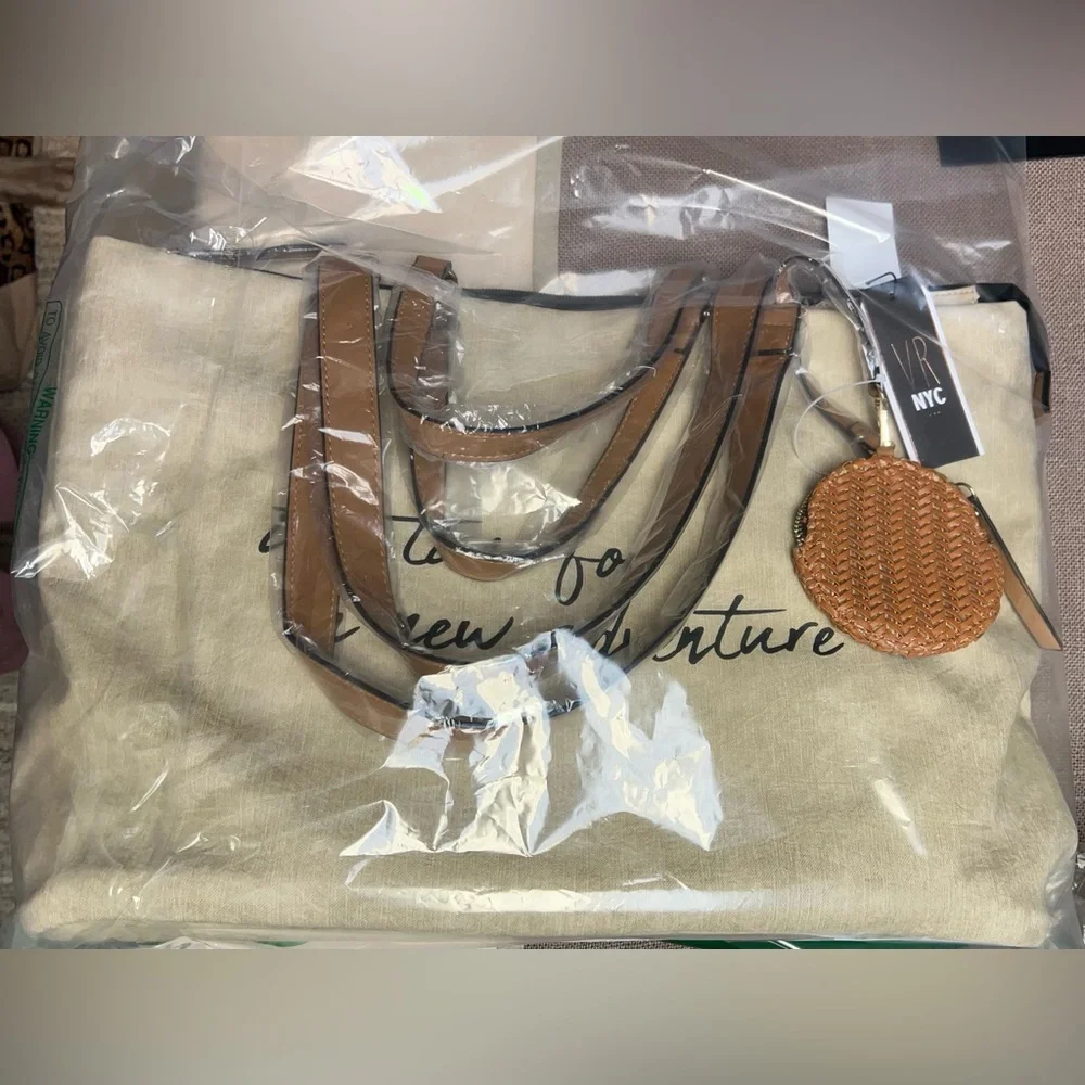 VR NYC Tote Bag Large Beige Adventure Travel Weekender w Pouch New with Tags‎